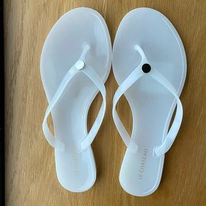 Le chateau jelly flip flops brand new